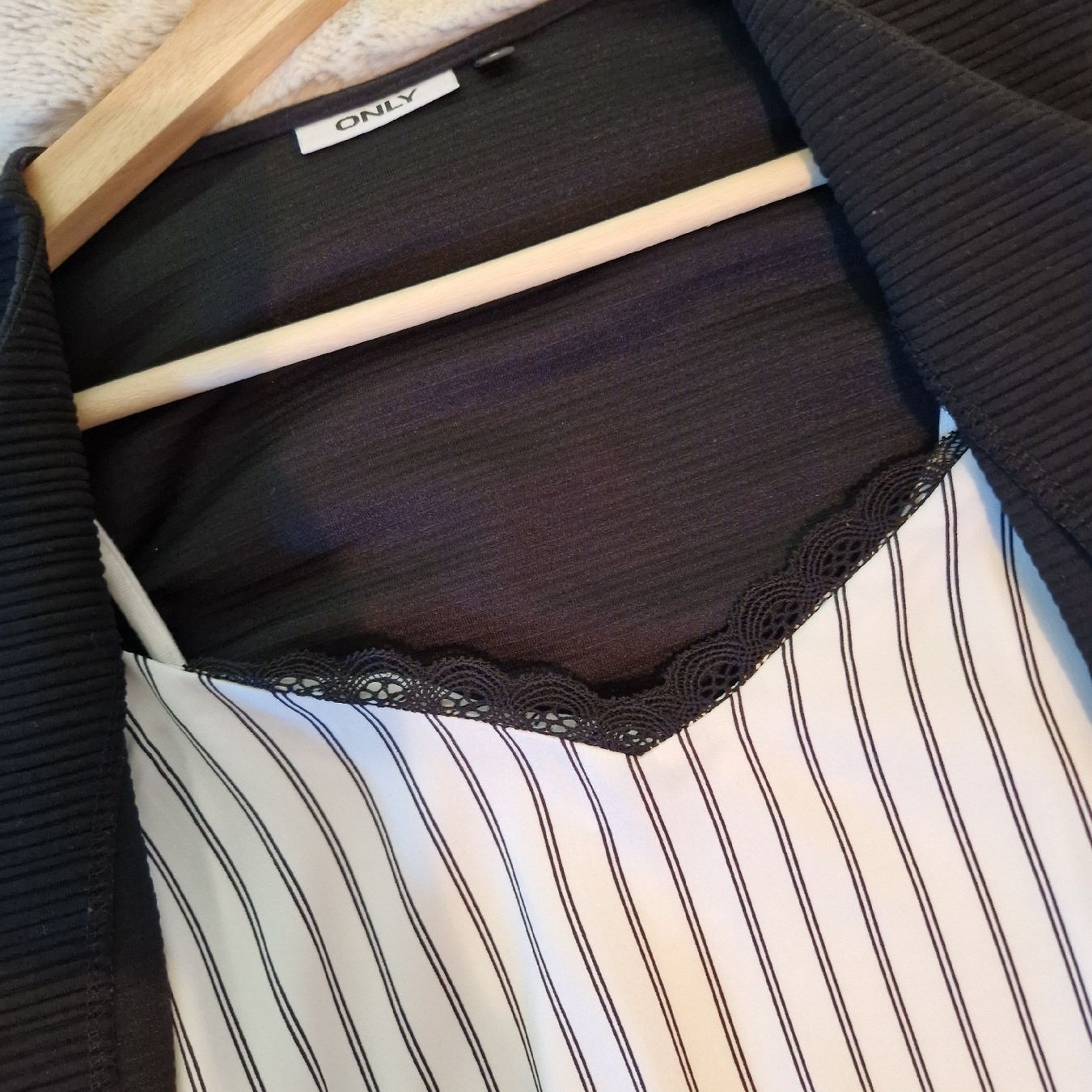 Kleiderpakete: 2 Jäckchen Gr. S & 2 Tops / Shirts – Gebraucht aus Nendeln von Zopfie_ 5