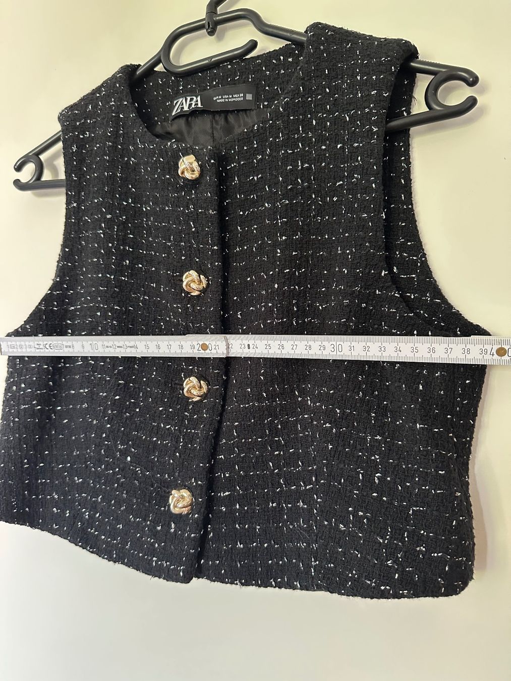 Tops: Zara Top schwarz mit goldigen Knöpfen – Gebraucht aus Zürich von ong8 6