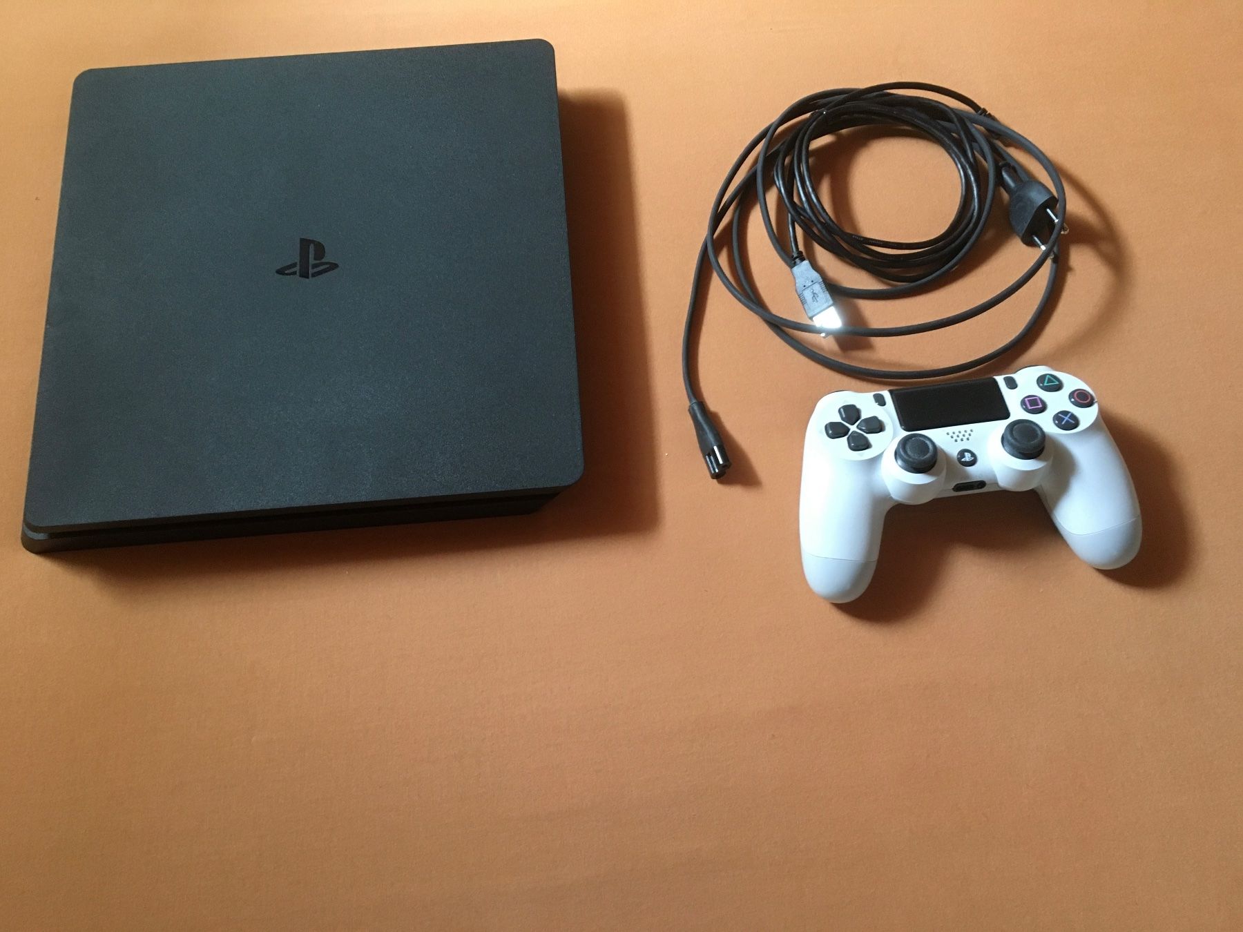 Sony Console: PlayStation 4 PS4 mit Controller – Usato da Turbenthal venduto da doeme2000