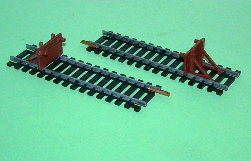 Lima Modellini di ferrovie: Lima H0: 2 x Prellbock auf Gleis, Profil 2,5 mm – Usato da Brüttisellen venduto da Rentner44zh 1
