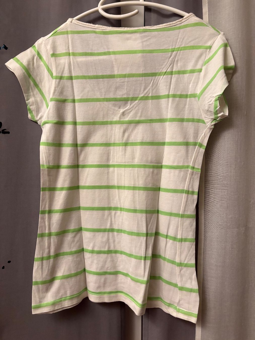 T-shirt: T-shirt rayé vert et blanc – Usato da Lausanne venduto da milou201619 2