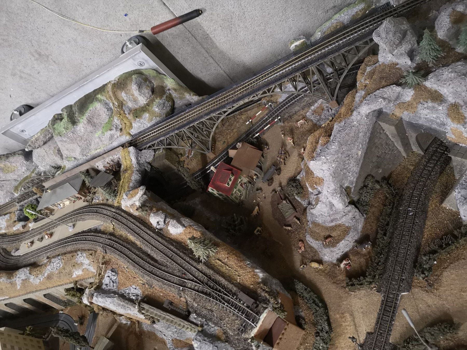 Märklin Modelleisenbahnen: Modelleisenbahnanlage – Gebraucht aus Kloten von  8