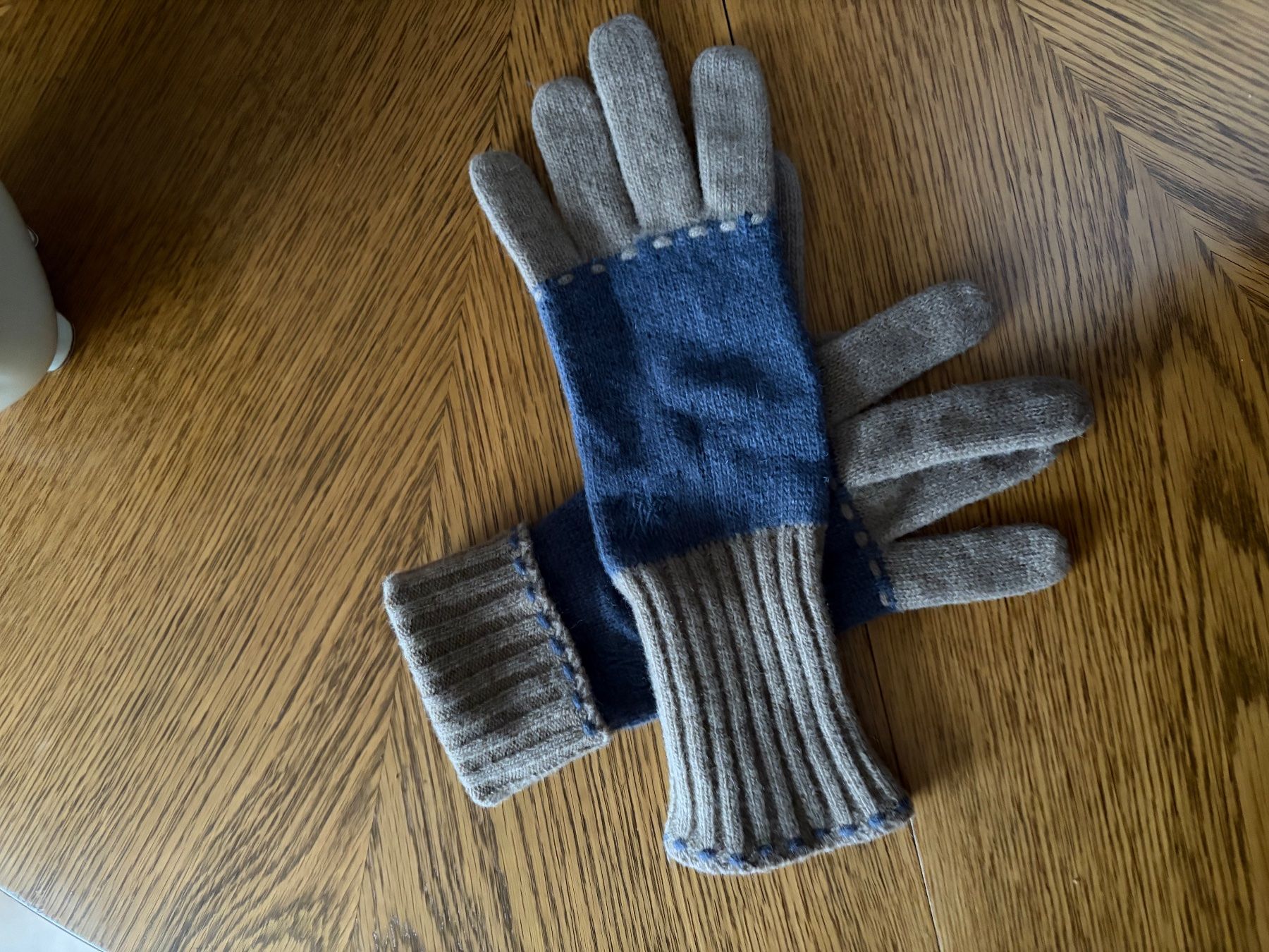 Moschino Gants & mitaines : Moschino Wool Gloves – D'occasion à Luzern par AM2nd