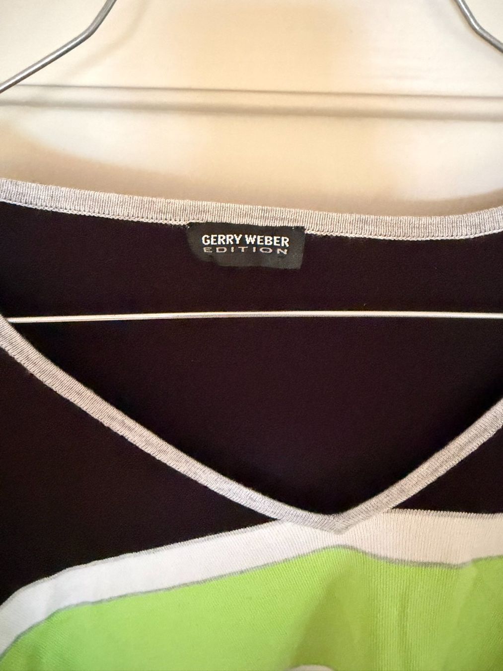 Gerry Weber Pulls & Sweat-shirts: GERRY WEBER Pullover Langarm Gr. 40 Bunt Gestreift V-Ausschn – D'occasion à Basel par sebmac 1