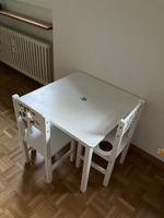 Tisch und 2 Stühle 