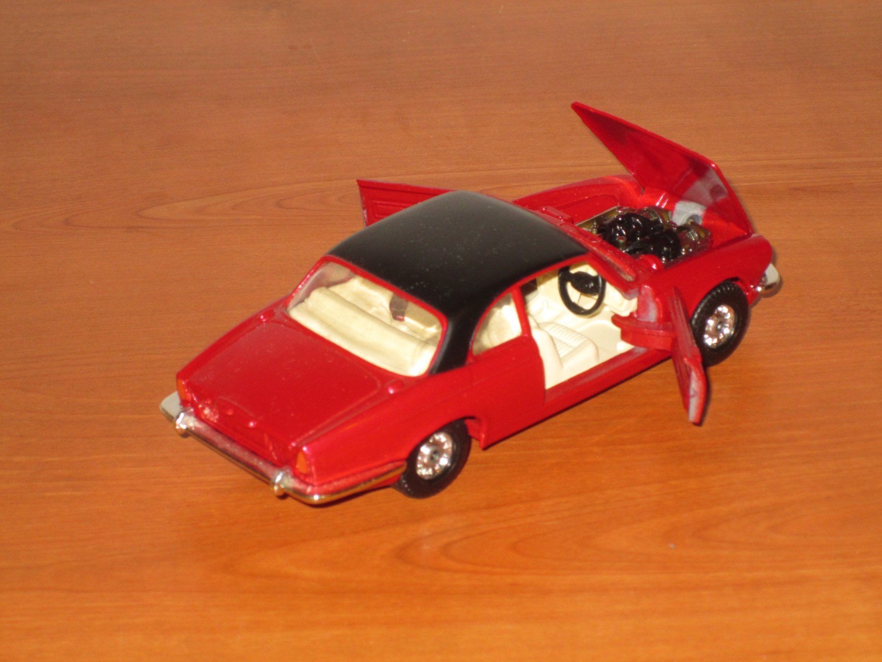 Corgi Toys Modellini d'auto: Corgi  JAGUAR XJ12C  1/36 – Usato da Bonfol venduto da zagato43e 2