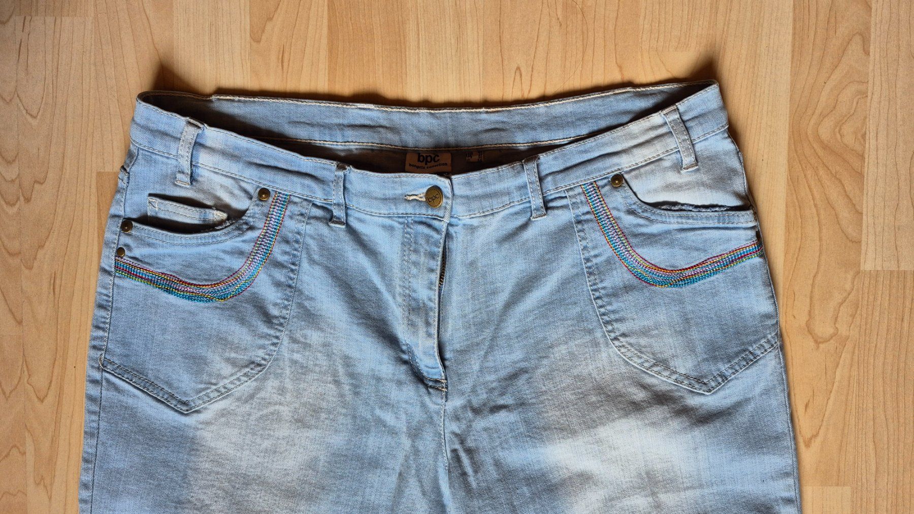 Jeans: Hellblaue kurze Jeans, Grösse 48 – Usato da Engi venduto da Mil_31 1