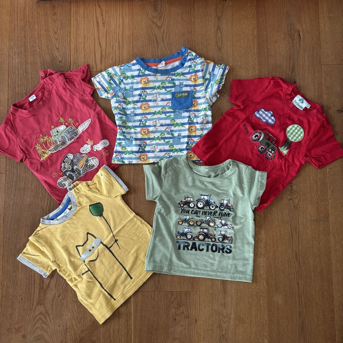 Kleiderpakete & -sets: 5x T-Shirt Gr 80 – Gebraucht aus Gommiswald von fri_c9l2