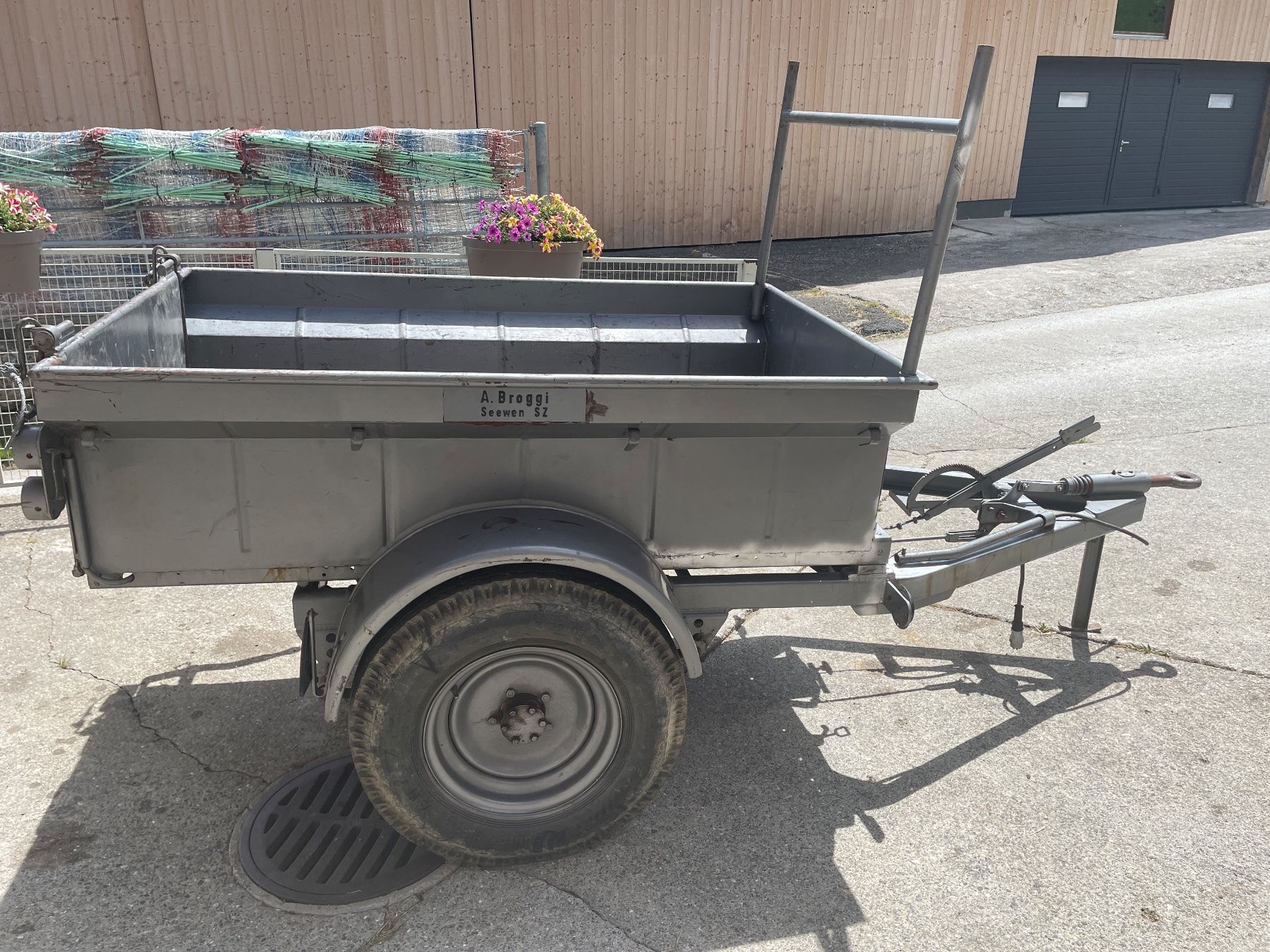 Camions-bennes: Rückwärts Kippanhänger – D'occasion à Steinen par Muli5 6