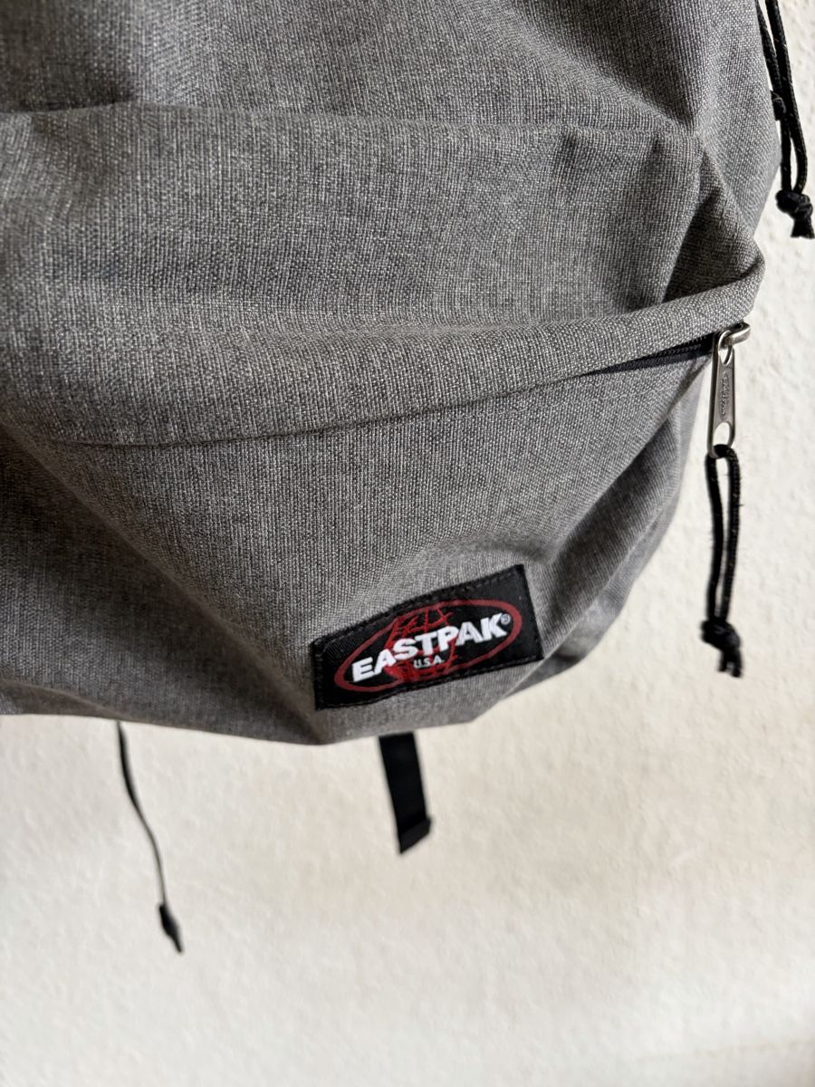 Eastpak Zaini: Eastpak Rucksack Grau Backpack Schule Freizeit – Usato da Zürich venduto da mat_bcg2 2