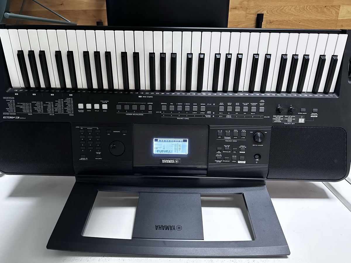 Yamaha Musikinstrumente: Clavier Yamaha PSR E463 avec support et tabouret – Gebraucht aus Leytron von TipTop1912 1