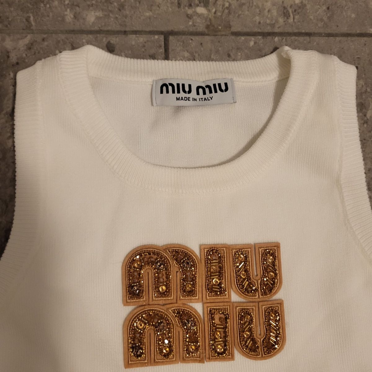 Miu Miu Tops: Miu Miu Tanktop – Neuf (Voir description) à Allschwil par lor_6cgq 1