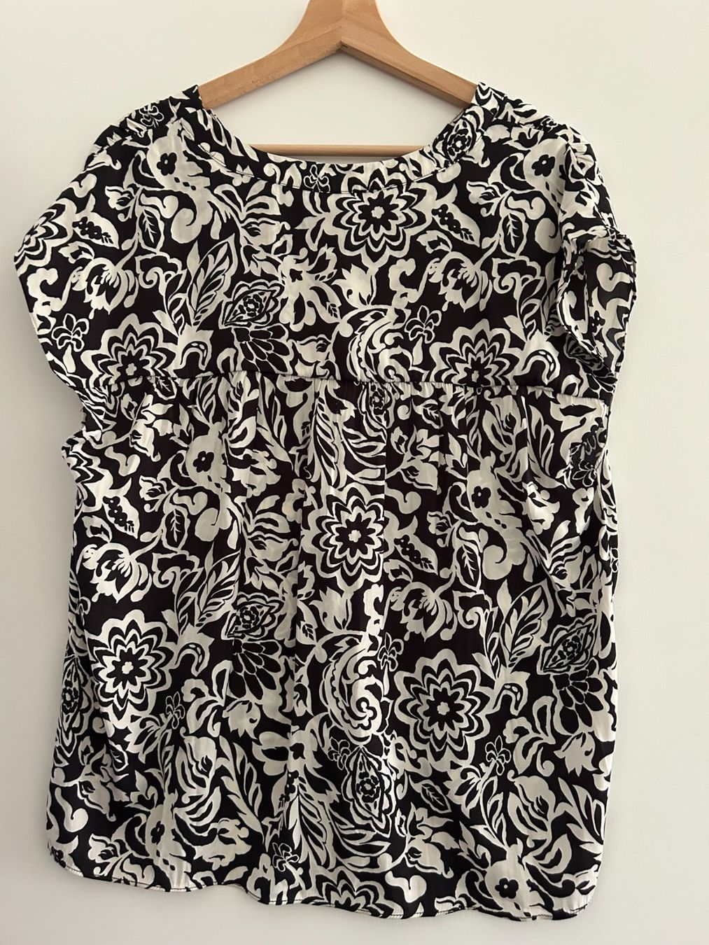 T-shirt: Oberteil, 100% Polyester – Usato da Binningen venduto da Rose_Basel 1