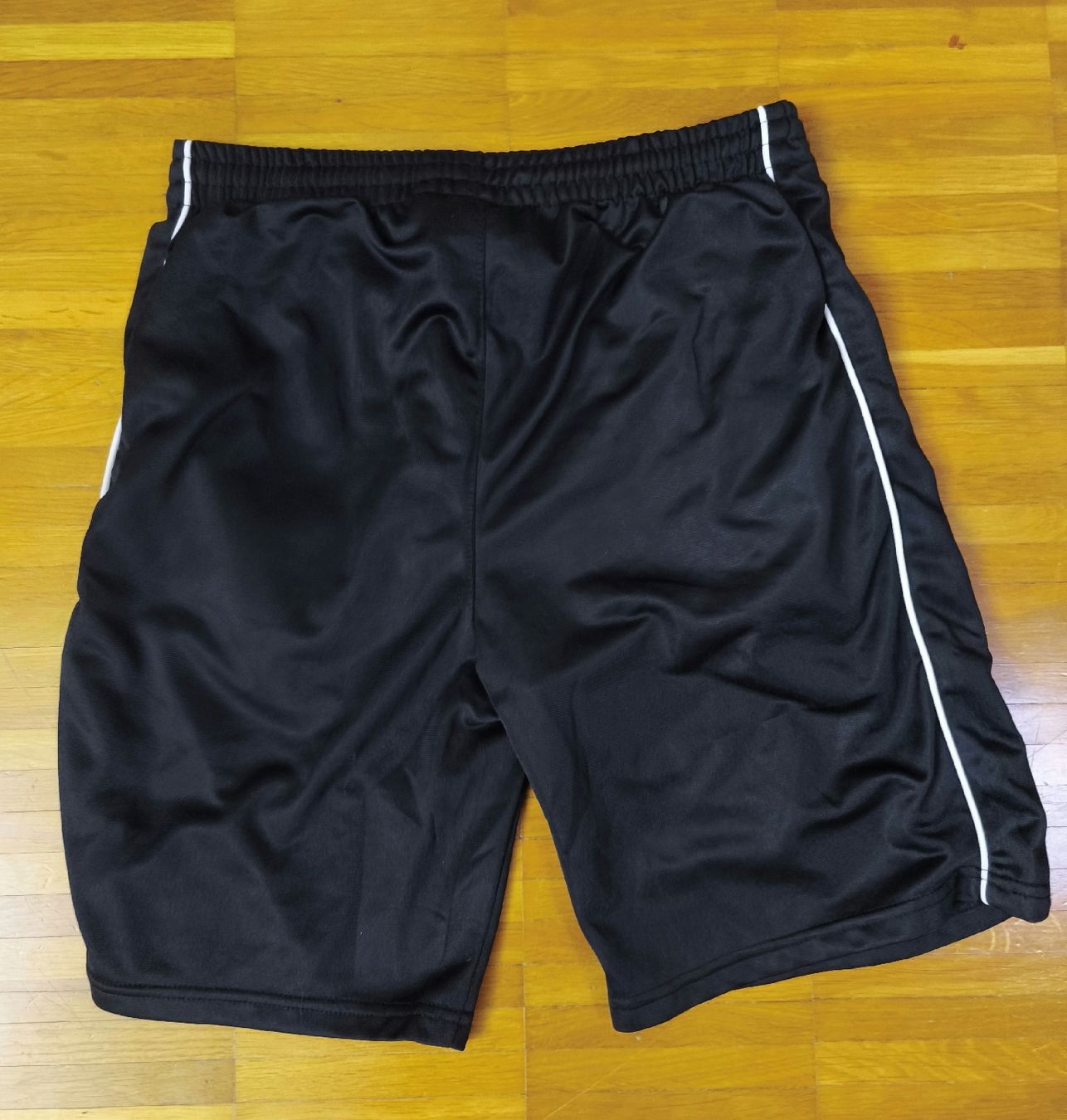 Pantaloni: Kurze Sporthose Athletic Schwarz Grösse M – Usato da Winterthur venduto da leovale 2