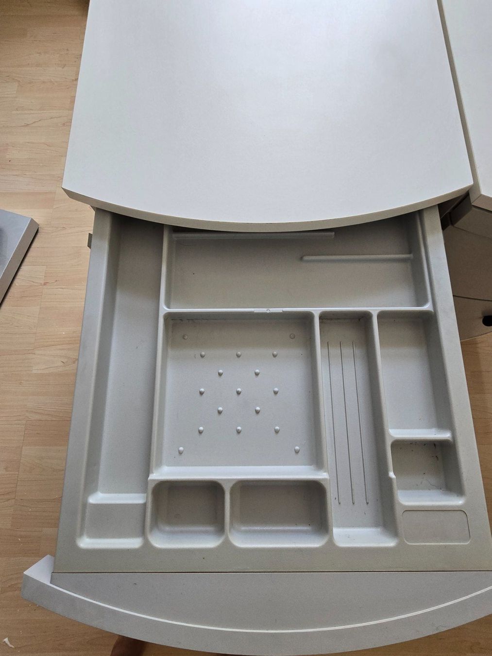 Eléments de bureau: 2 Stück Rollkorpus mit Schubladeneinteilungen – D'occasion à Rorschacherberg par Scharfeegge 2