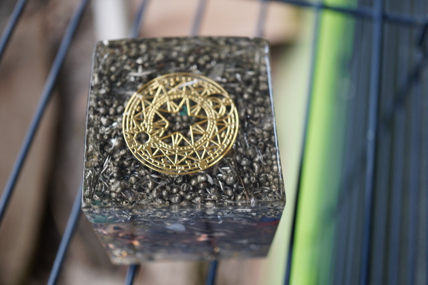 Pietre preziose: Orgonit Orgonite Würfel  Swiss  Made 50mm – Nuovo e nell'imballaggio originale da Eschenbach SG venduto da craniums 1