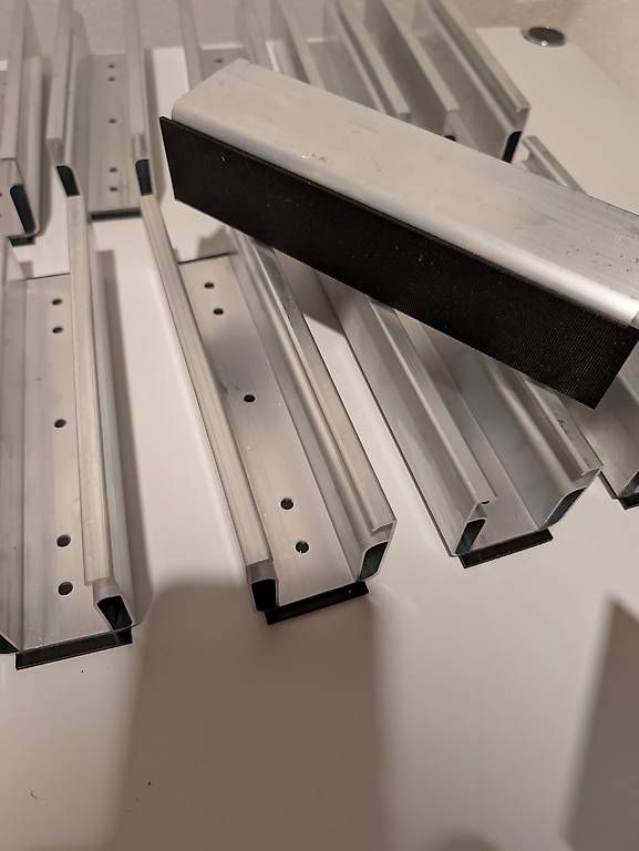 Dispositivi a energia solare: Montagematerial für Solaranlage auf Bitumen oder Flachdach – Nuovo (secondo la descrizione) da Wynau venduto da Zebrafurz 2