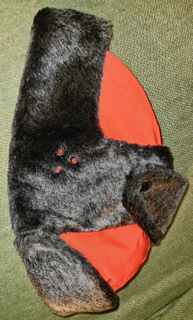 Copricapi, berretti & cappellini: Bonnet à poils orange. – Nuovo (secondo la descrizione) da Cortaillod venduto da signep 2