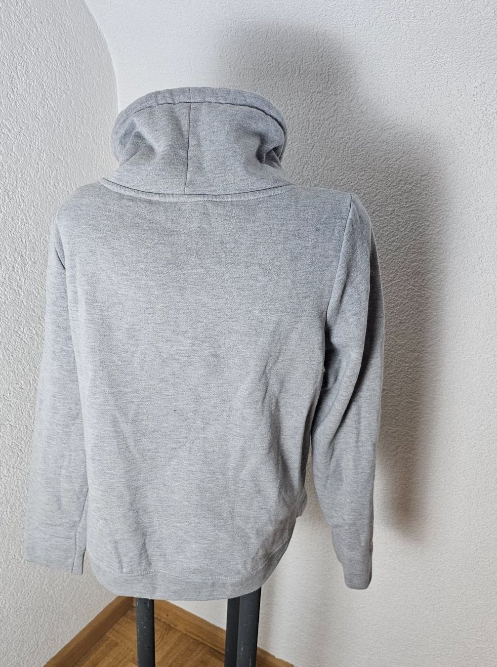 Maglioni & Felpe: Warmer Pullover Sweat Grau Gr. M – Usato da Füllinsdorf venduto da Sunnebliemli7 1