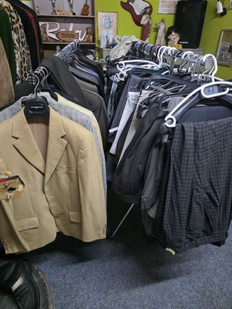Diverse Herren und Damen Kleidung