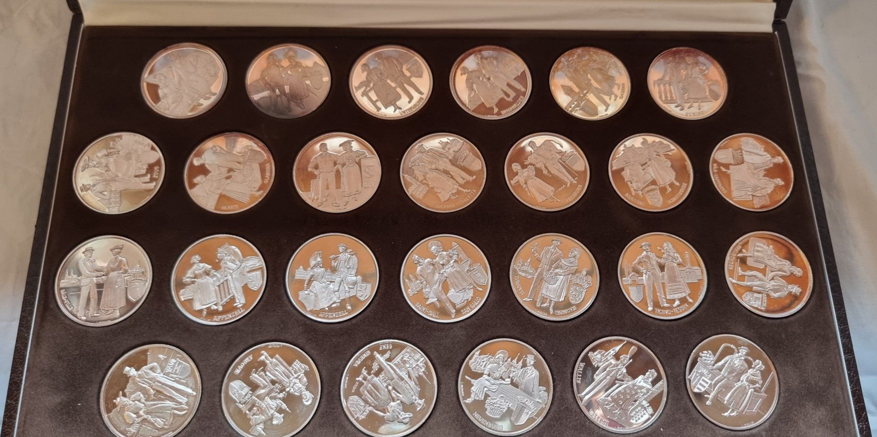 Tutti le monete: Münzen Set Silber 700 Jahre Eidgenossenschaft – Nuovo e nell'imballaggio originale da Davos-Frauenkirch venduto da KCHrist 1
