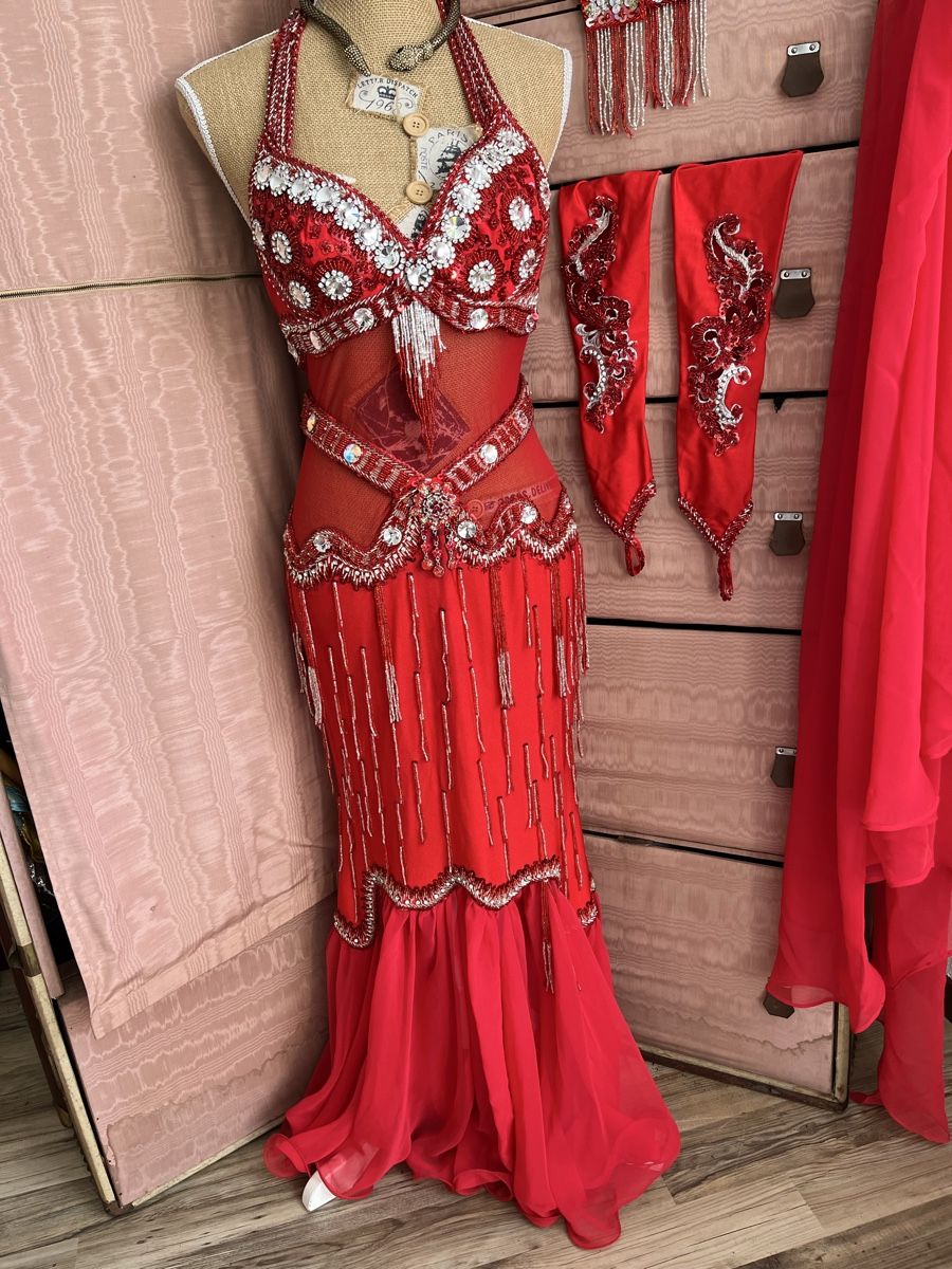 Kleider: Costume danza ventre rosso con accessori  – Gebraucht aus Novaggio von Sabi-Pearl 3
