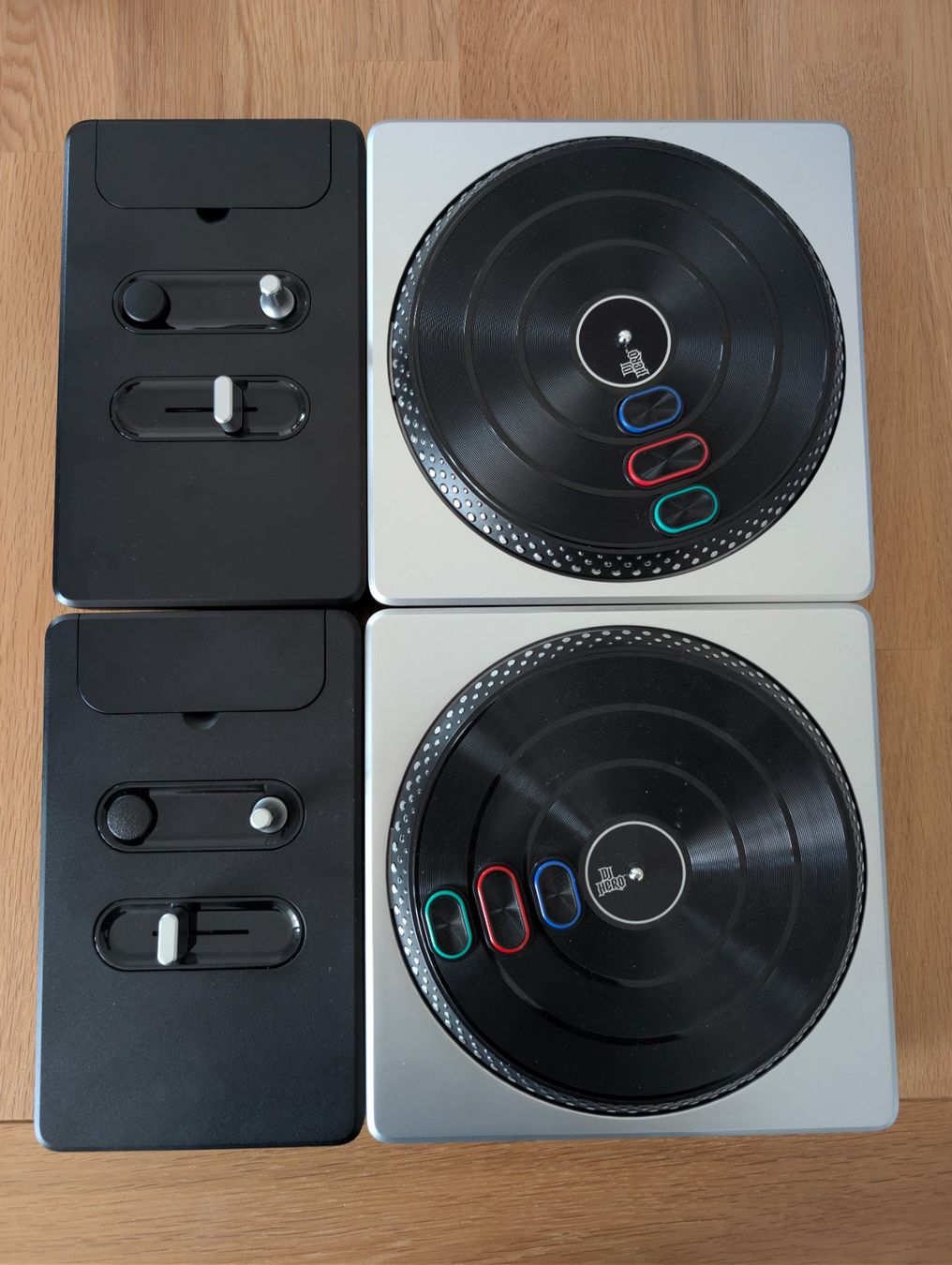 Spiele: DJ Hero Bundle (inkl. 2x Turntable-Controller) ab CHF 1.00!! – Gebraucht aus Langnau i.E. von Little_JoeY