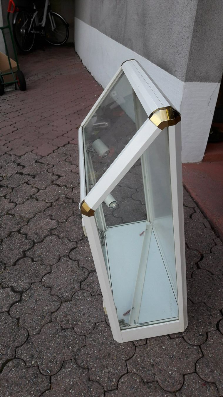 Vetrine: edle Glasvitrine  mit Beleuchtung – Usato da Weissbad venduto da almaco 4