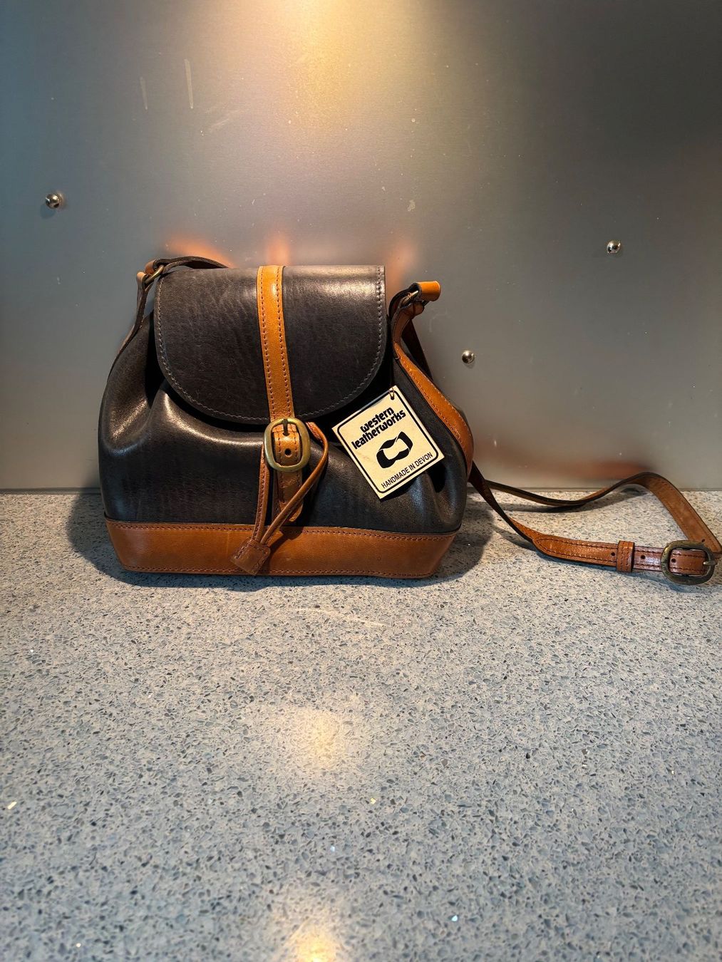Borse da donna: Schwarze Beuteltasche aus Leder – Nuovo (secondo la descrizione) da OLTEN venduto da lululoveslemon99 1