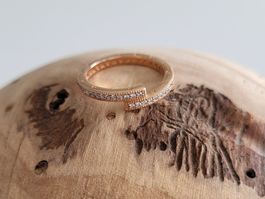 Pandora Rosé überlappender Ring mit Zirkonia 189491C01-52