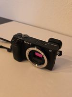 Sony Alpha 6400 mit 3 Akkus, Ladestation, 2×128 GB SD
