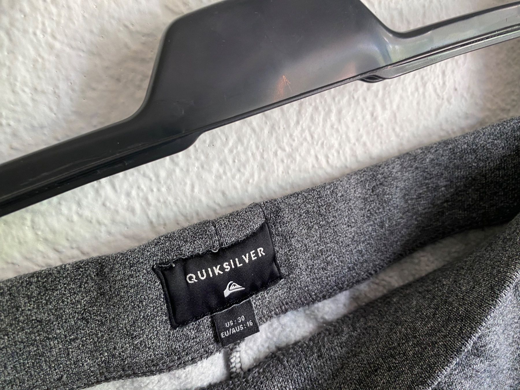 Pantaloni: Trainerhose Quicksilver, Grösse 30 (men) – Usato da Spiegel b. Bern venduto da corn2009 2