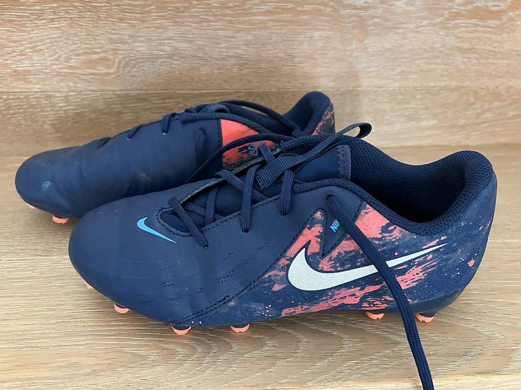 Nike Schuhe für Jungen: Fussball Schuhe blau – Gebraucht aus Eschenbach LU von marbeat