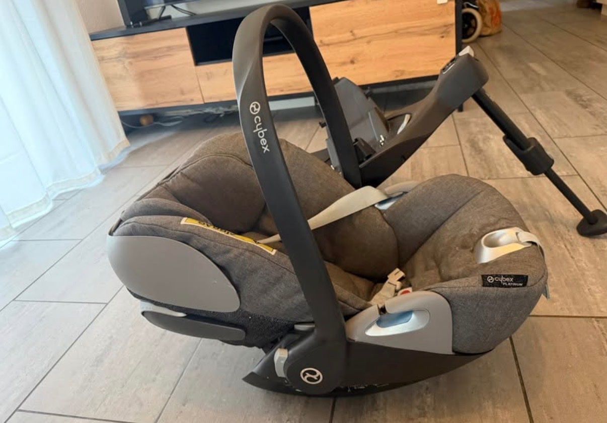 Cybex Sièges auto: Siège auto bébé Cybex Platinum + base ISOFIX – D'occasion à Lausanne par osm_fsr7 4