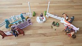 2 Schleichpferde, Hindernisse & Zubehör