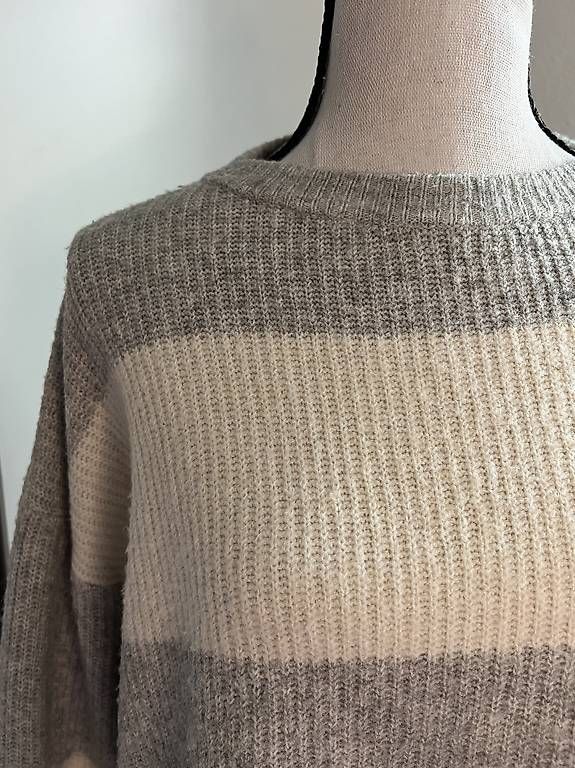 Pullover & Sweatshirts: Gestreifter Pullover? Grösse S – Gebraucht aus Urdorf von Marybyii 1