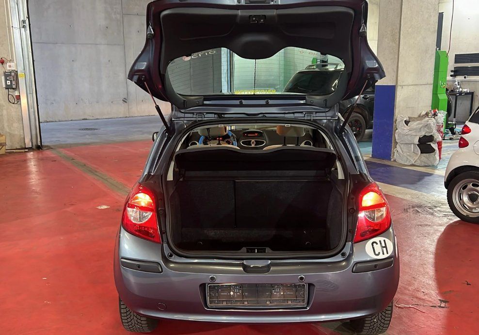 Automobili: Renault Clio 1.6 16 V 2006 – Usato da Kleindöttingen venduto da mio-parts 5