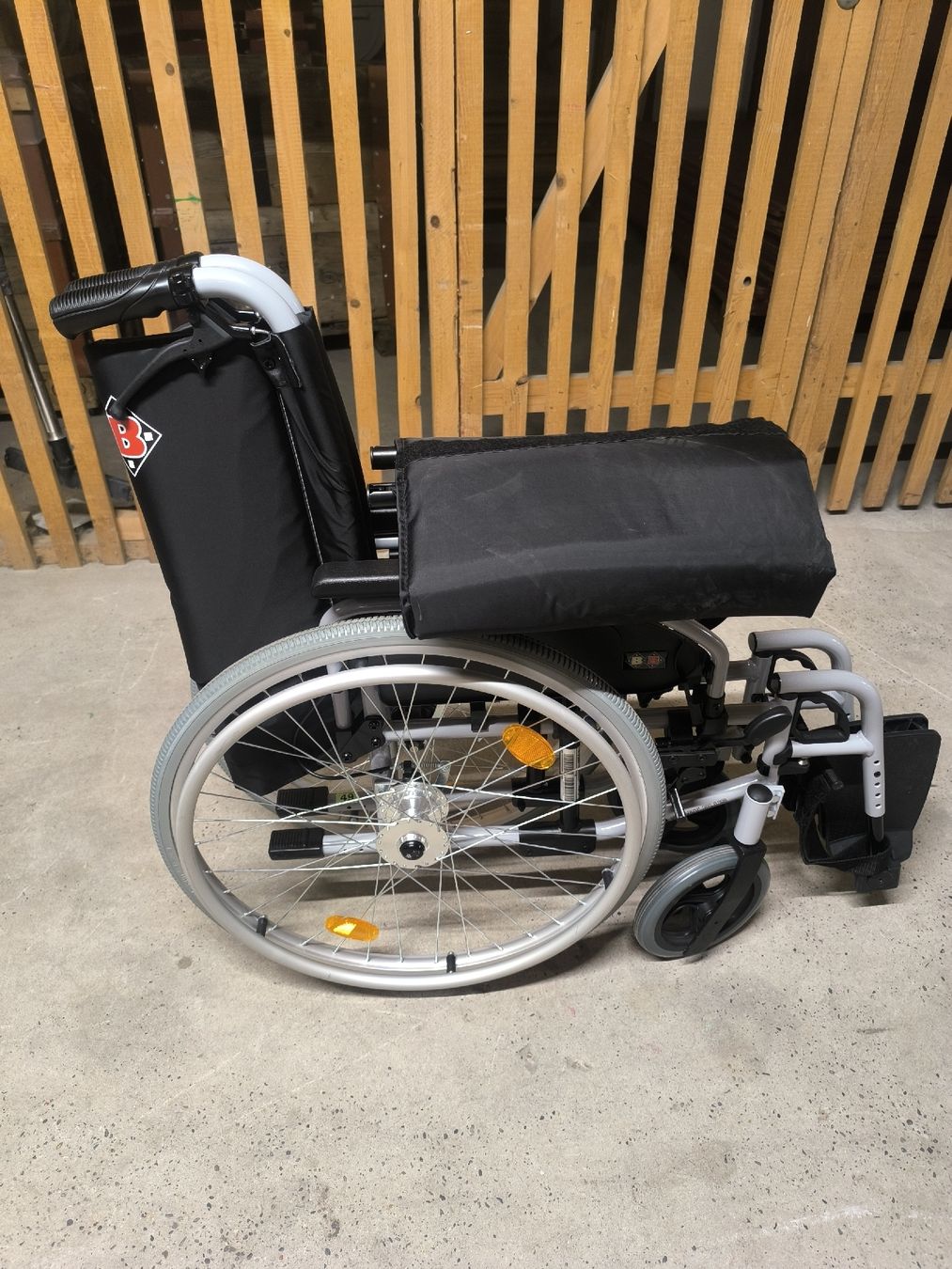 Sedie a rotelle: Rollstuhl Sitzbreite 49 cm – Usato da Allschwil venduto da BezoBezo 1