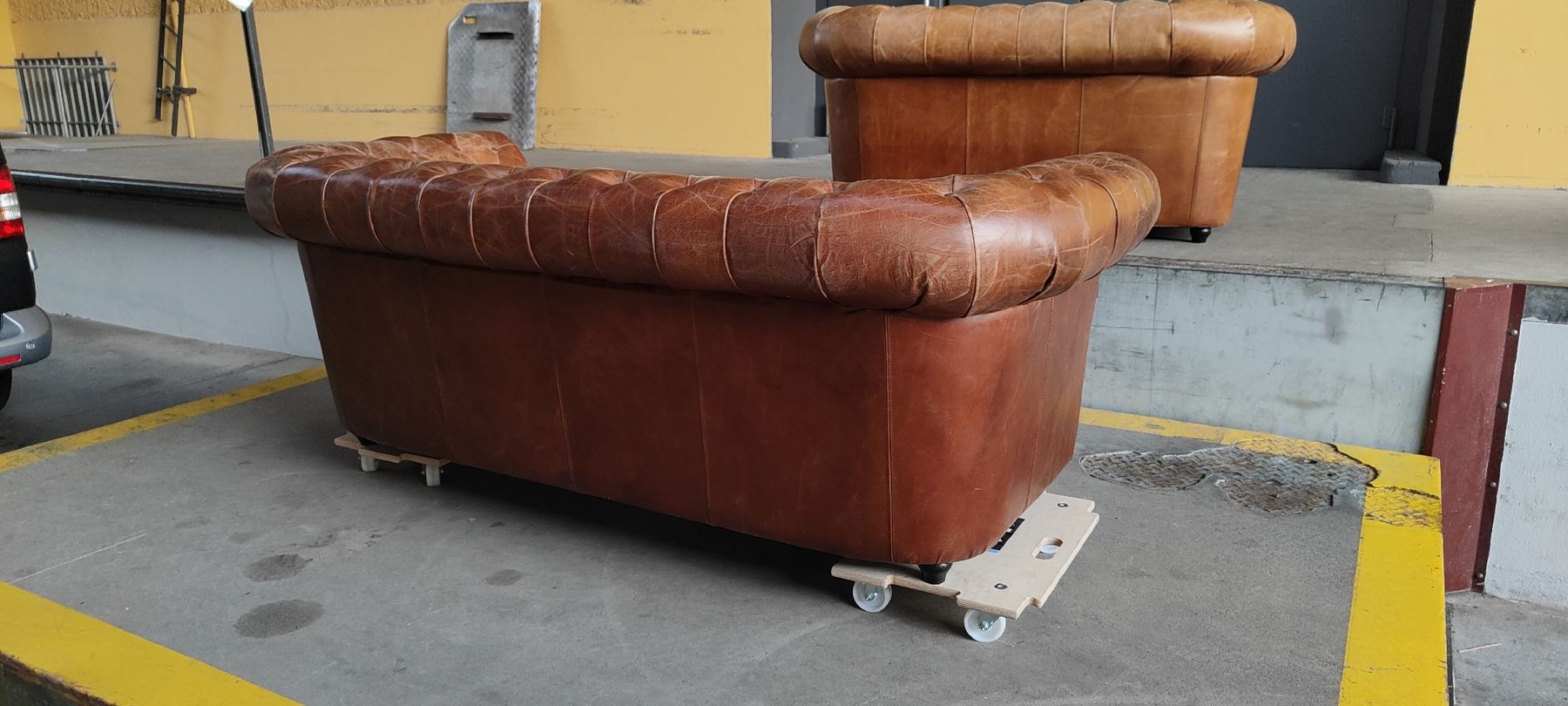 Divani: echt Leder Chesterfield 2er Sofa – Usato da Neuhausen am Rheinfall venduto da PunkyMo 9