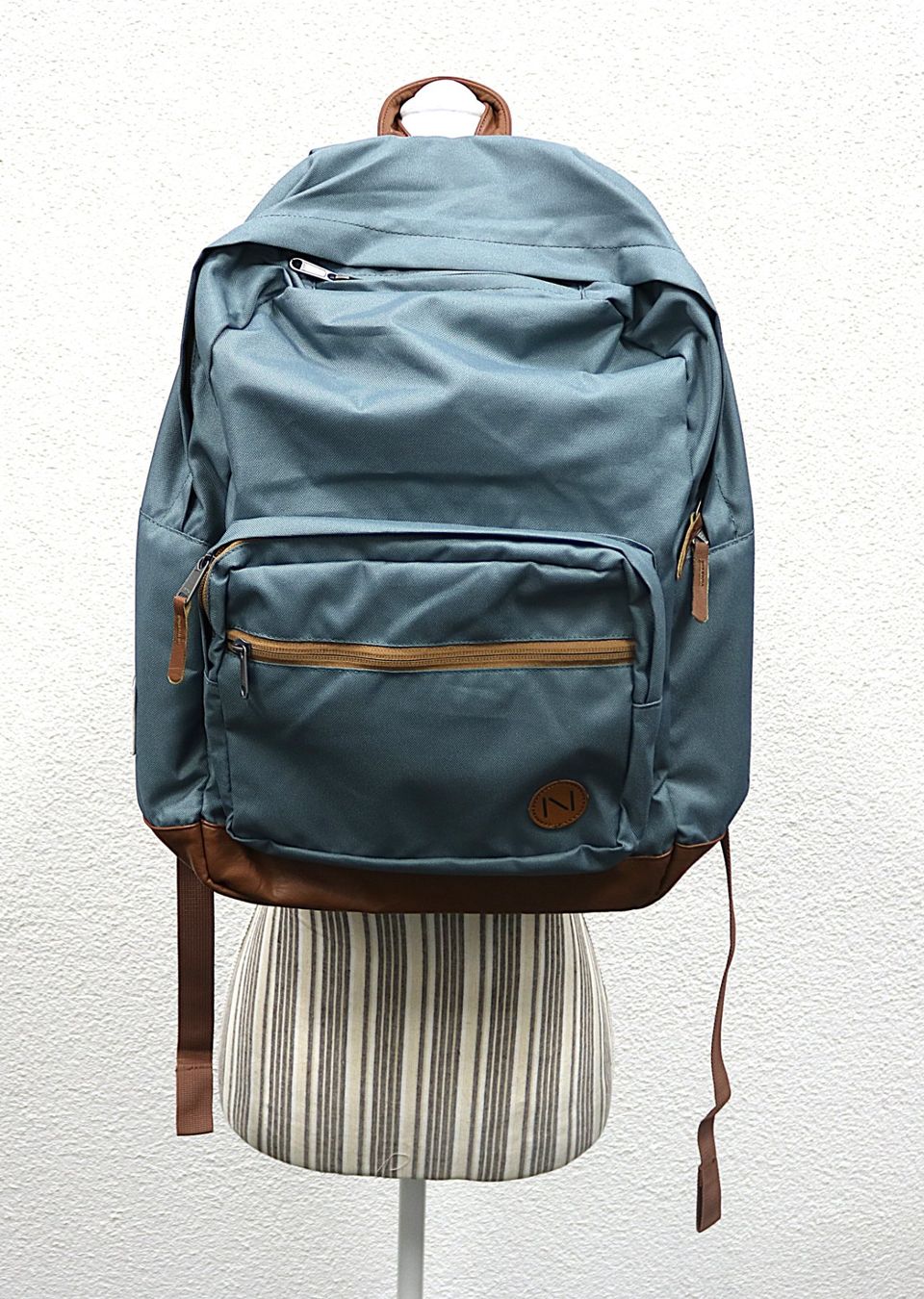 46 Nord Rucksäcke: Rucksack 46 Nord graublau – Gebraucht aus Volketswil von brockipfannenstil