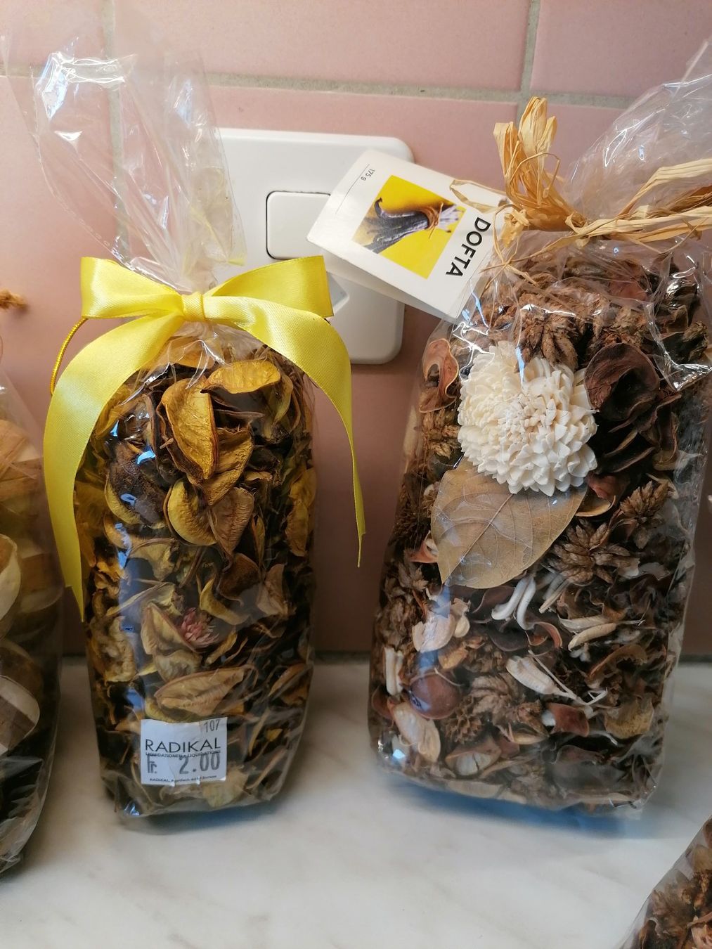 Tutte le decorazioni: Duftpotpourri und Dekokugeln – Nuovo (secondo la descrizione) da Zollikofen venduto da Blackie 2