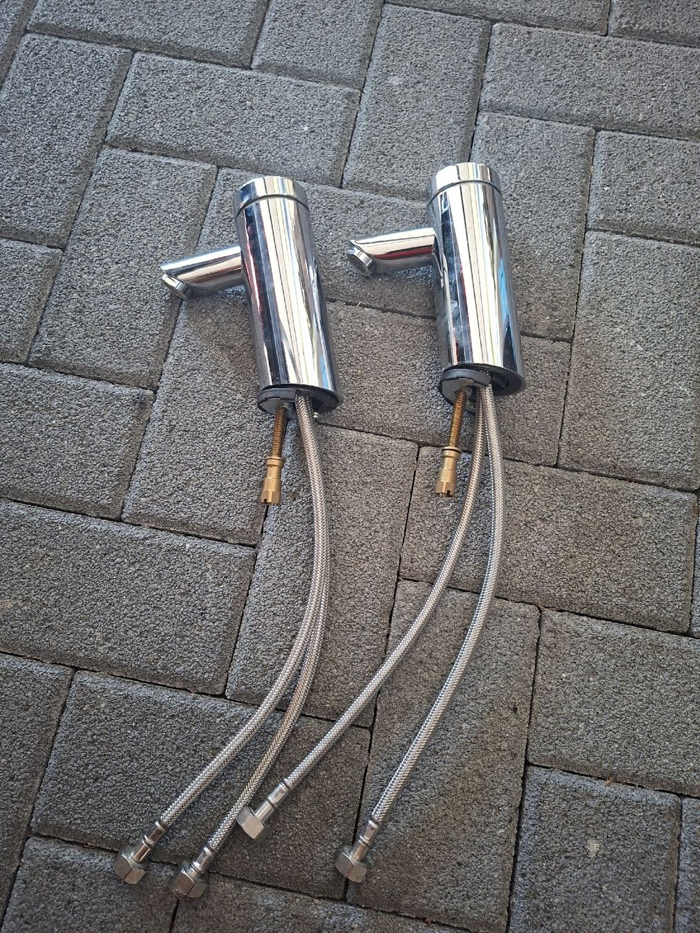 Robinetterie: Zwei Schell Wasserhahnen  – D'occasion à Meierskappel par rigihans