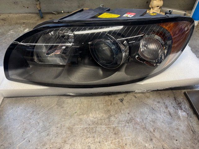 neuer-scheinwerfer-xenon-volvo-c70-links-31383187-neu-und