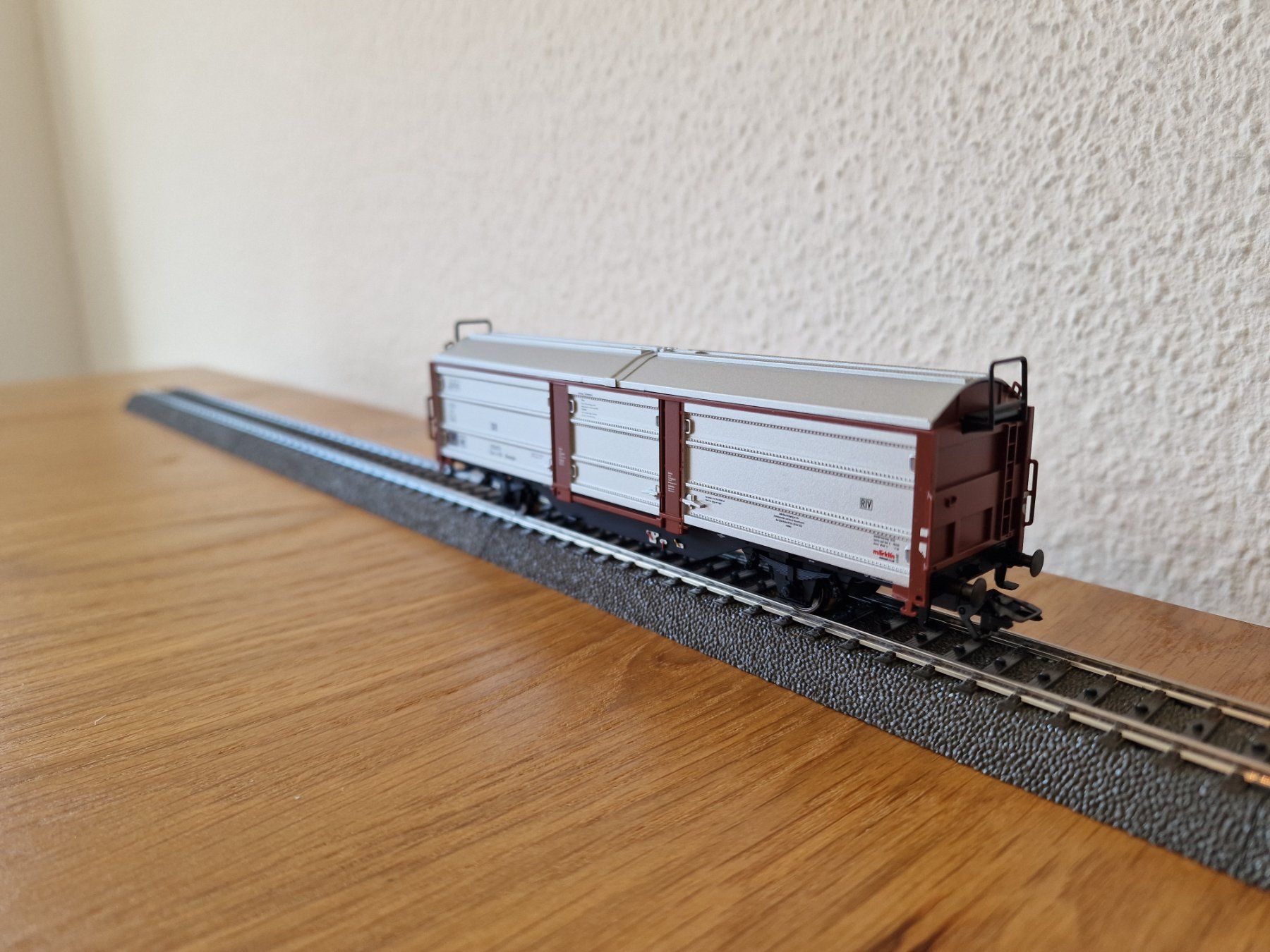 Märklin Modellini di ferrovie: DB Schiebedachgüterwagen H0 – Usato da Matten b. Interlaken venduto da lor_hr9w 2