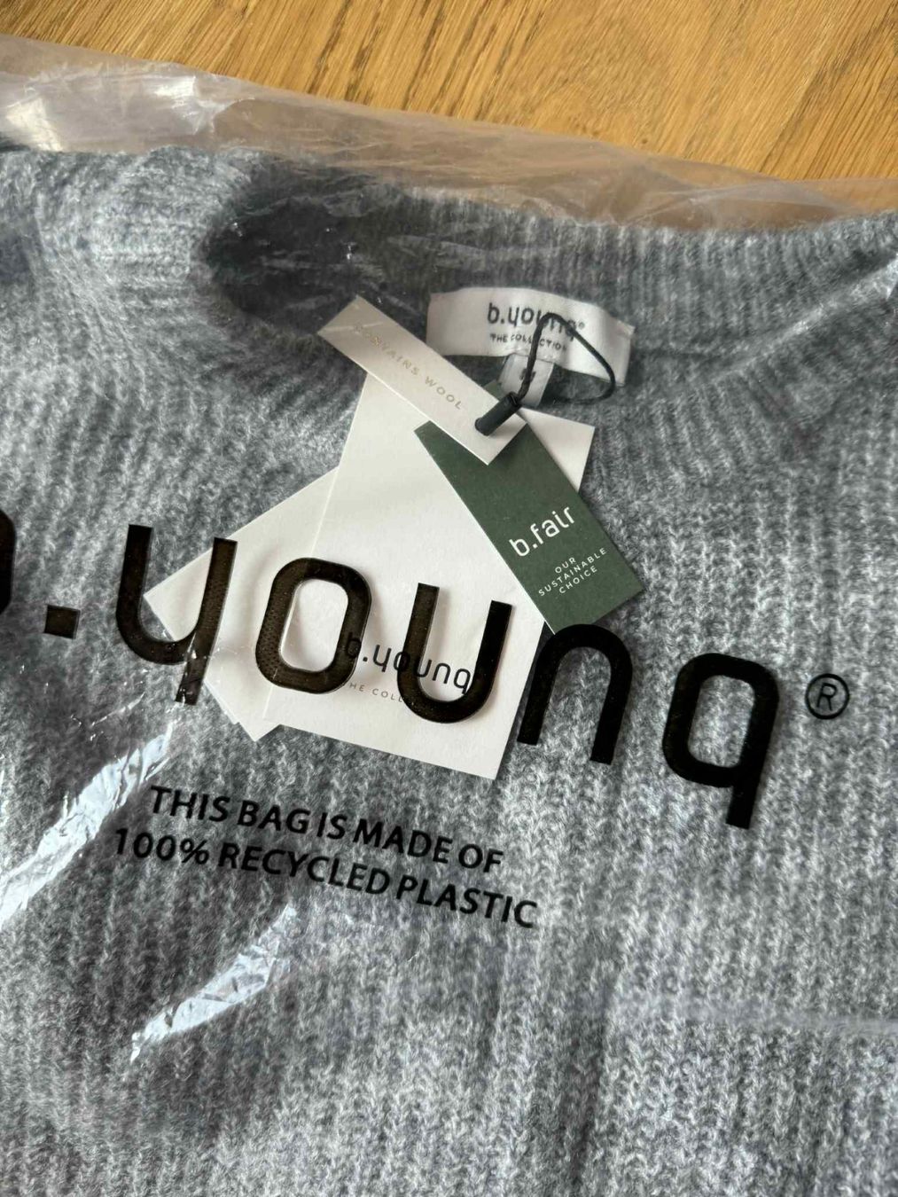 Pulls & Sweat-shirts: b.young Strickpullover Grau, Grösse M, Neu mit Etikett! – Neuf avec emballage d'origine à Riehen par edu_92w7 9