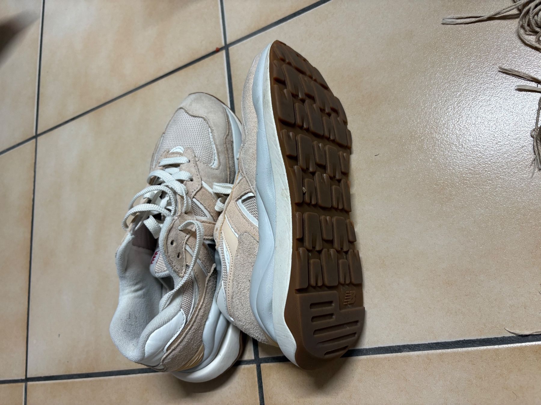 New Balance Scarpe da donna: Scarpe new balance – Usato da Davesco soragno venduto da Gaby230 1