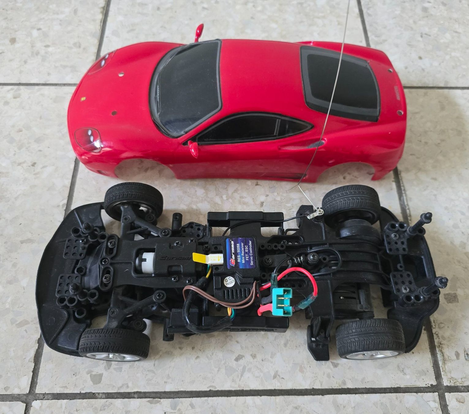 Modellismo RC: Carisma RC-Auto im Ferrari-Design – Difettoso da Wallisellen venduto da adrian.w.19 4