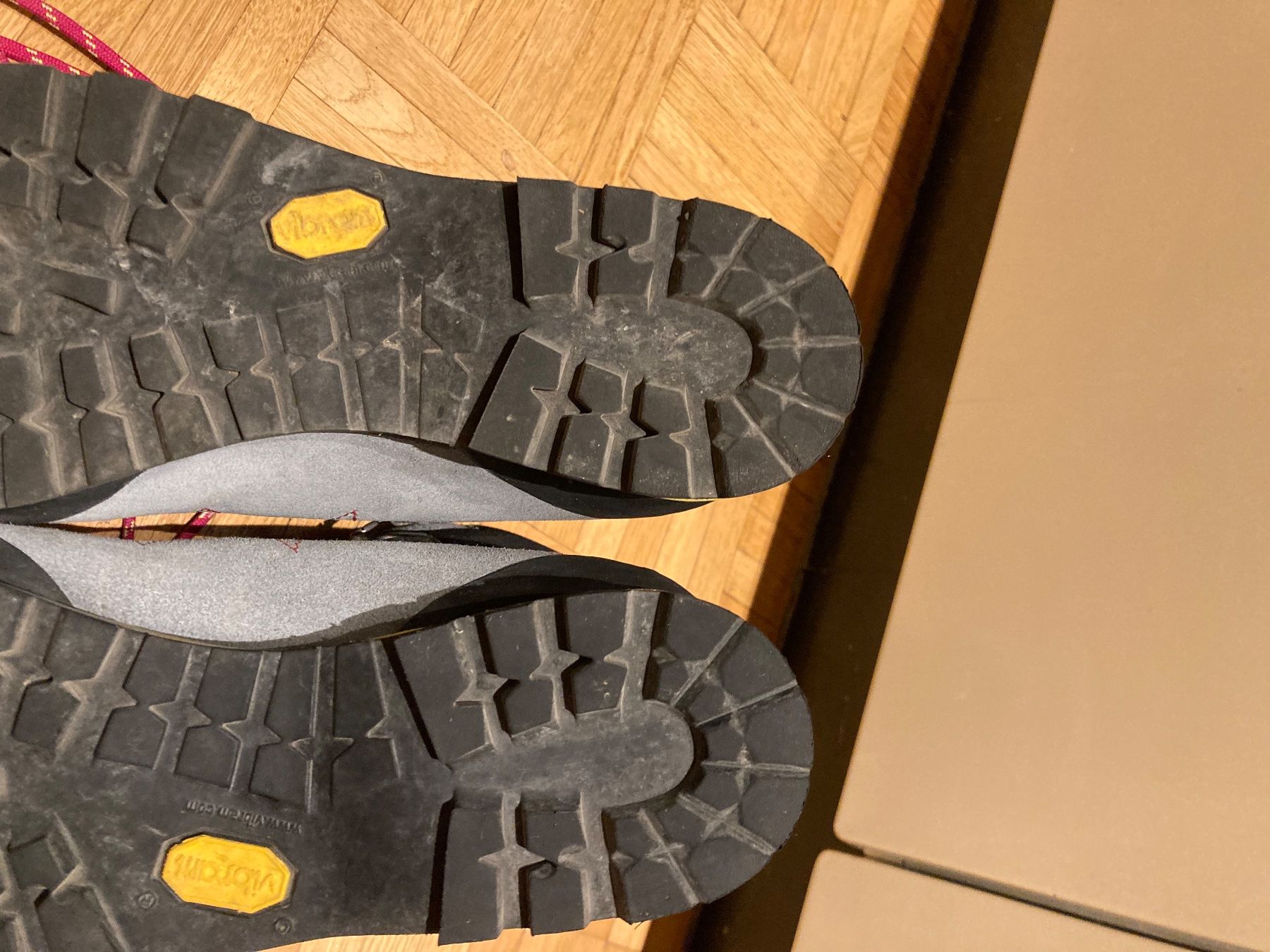 Damenschuhe: Steigeisenfeste Wanderschuhe Dolomite – Gebraucht aus Basel von wd-07 2