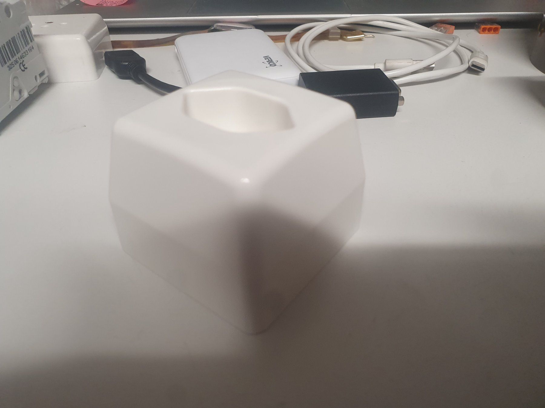 Spine: AP Steckdose T13 Weiss Standard – Usato da Zürich venduto da Alibaba1234 4