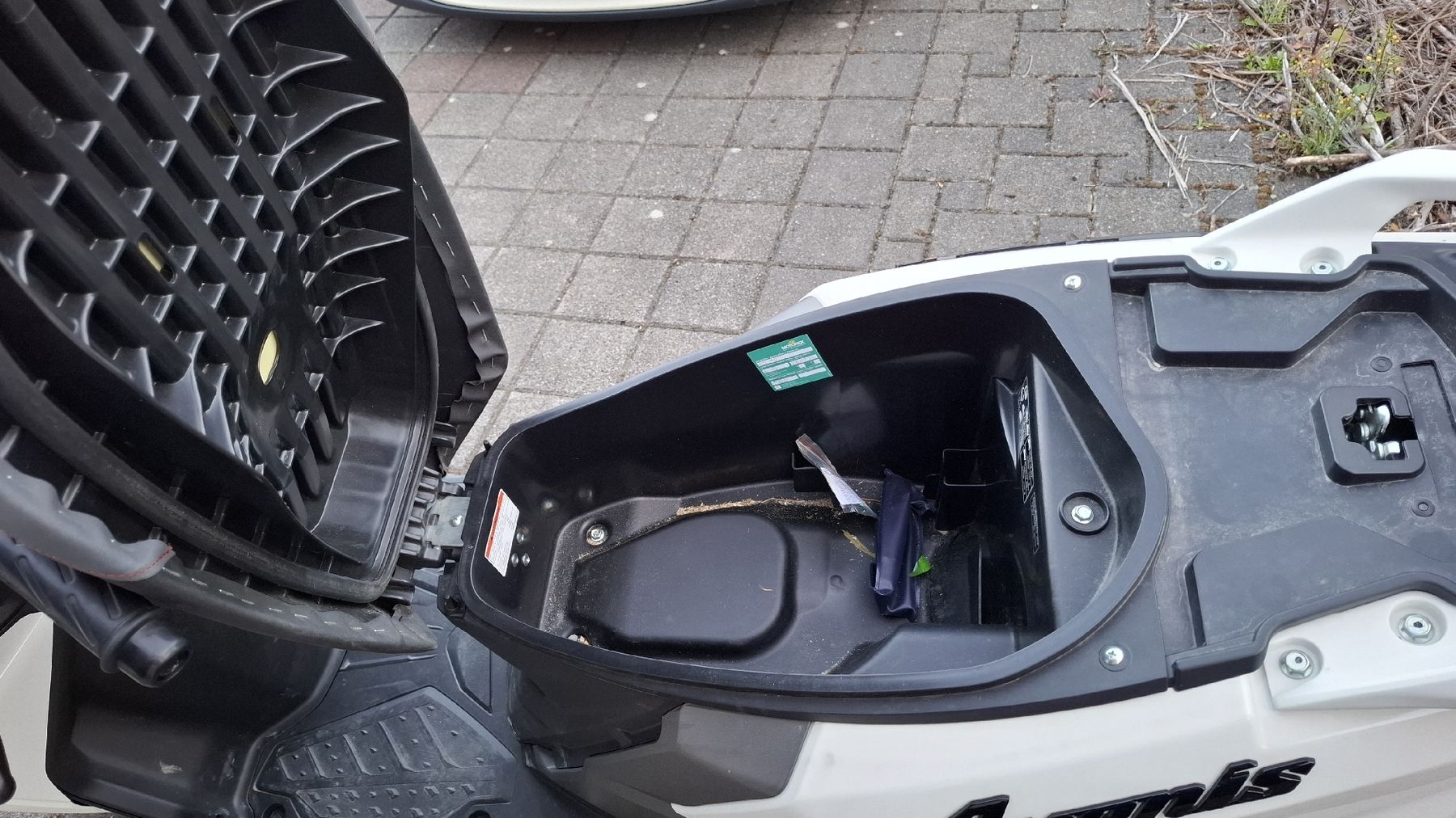 Suzuki Scooter: Roller Scooter Suzuki Avenis 125 – Usato da Brünisried venduto da san_74_bu 6